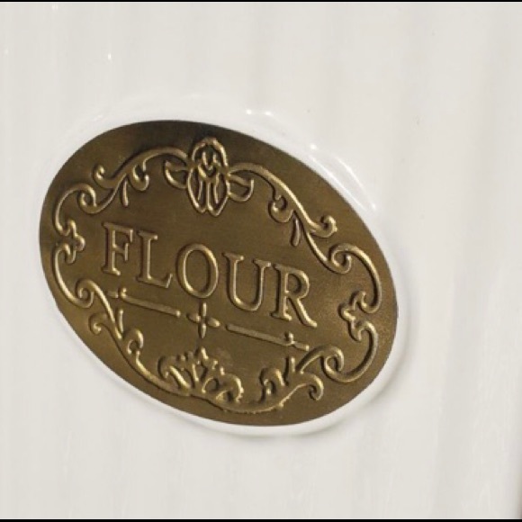 Large Set of THL French Chic Farmhouse Canisters with Beautiful Bronze Labels. - Picture 11 of 15